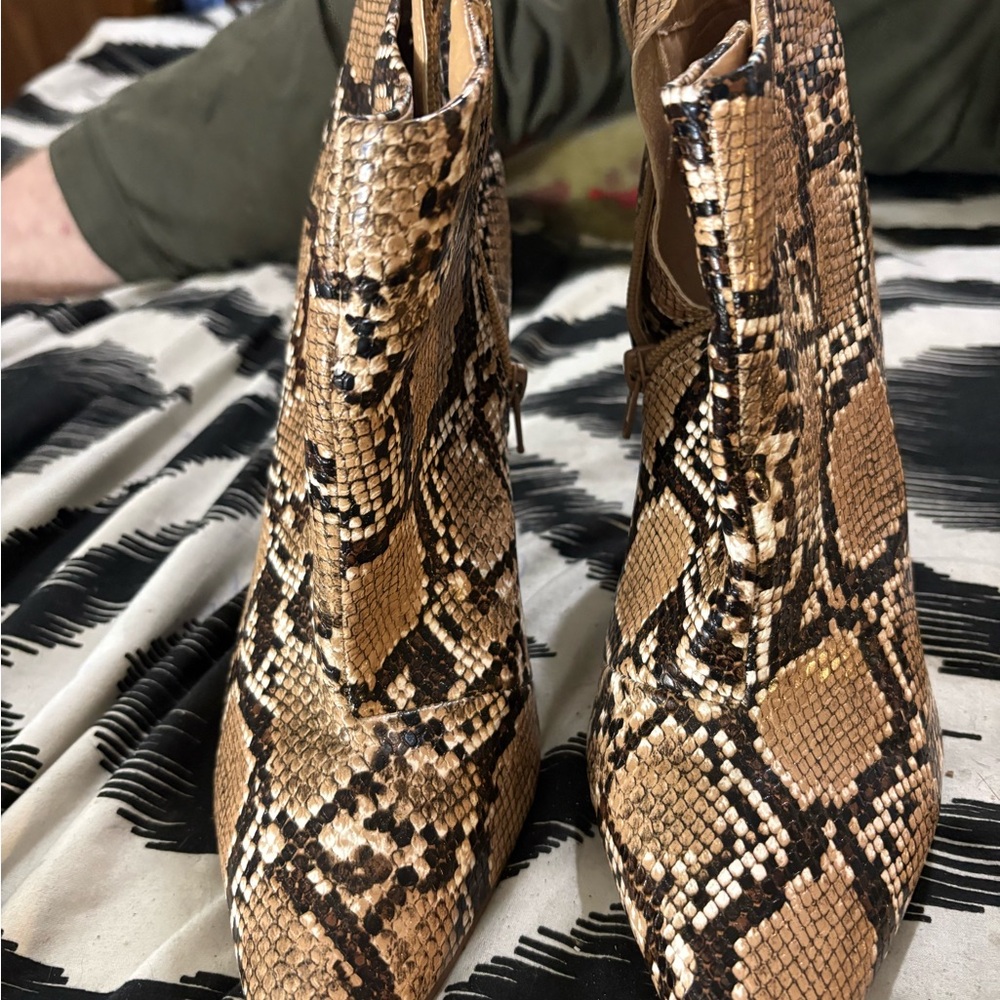 Chic Snakeskin Patterned Heels